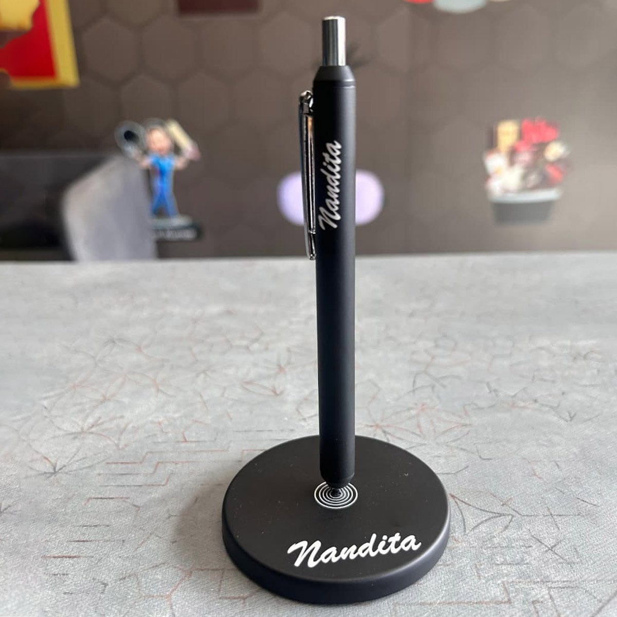 Stylish Magnet Pen & Paper Weight Stand